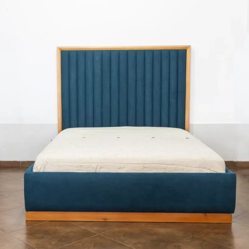 Cama Londres – 2 ½ Plazas Queen Size | Estilo Lineal y Confort Personalizado - Imagen 3