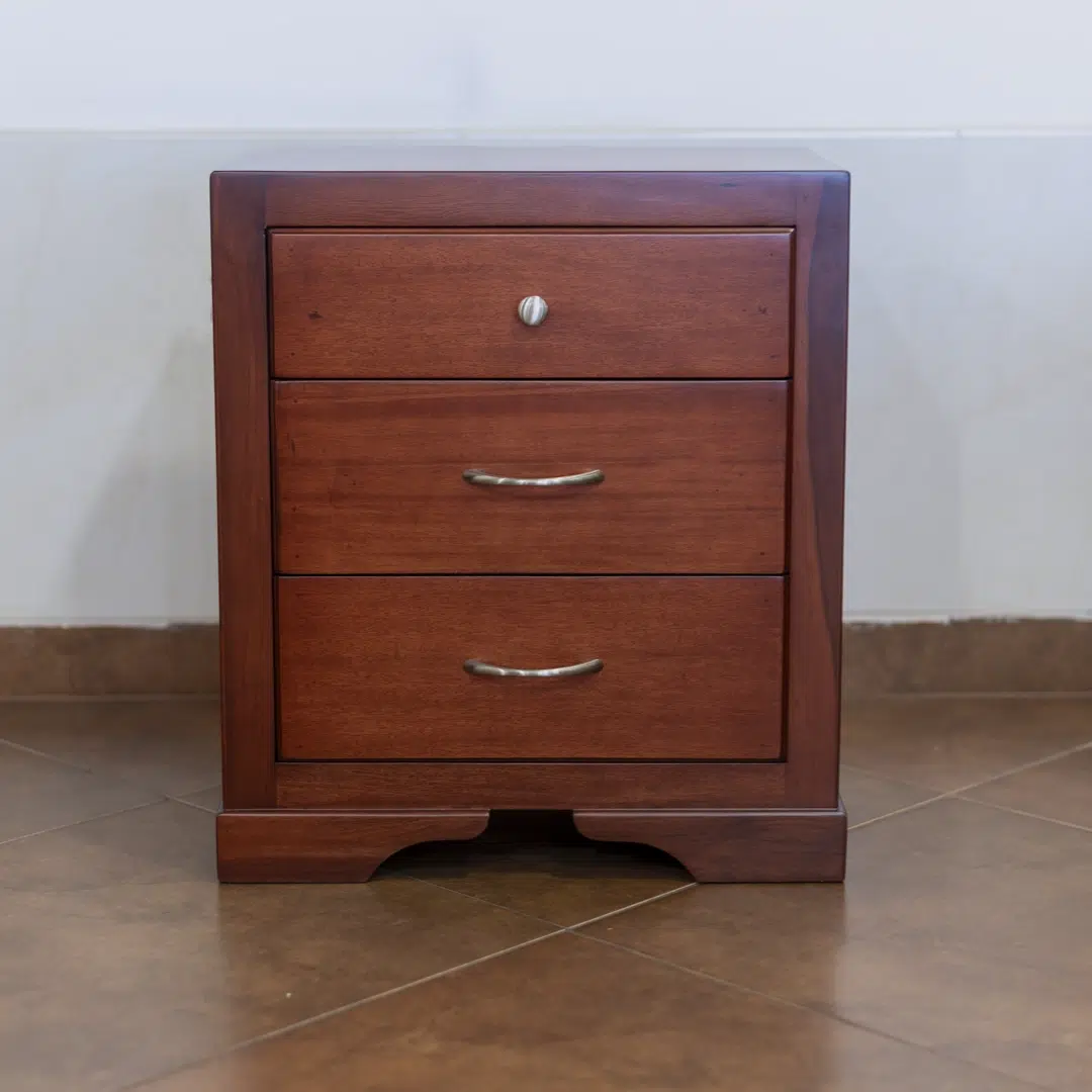 Velador Lineal Urban – Diseño minimalista y funcionalidad artesanal - Imagen 2